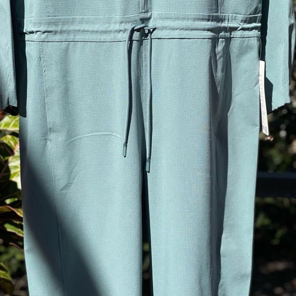 LULULEMON VENTLIGHT ZIPPERED JUMPSUIT (12) BLUE - Picture 3 of 10